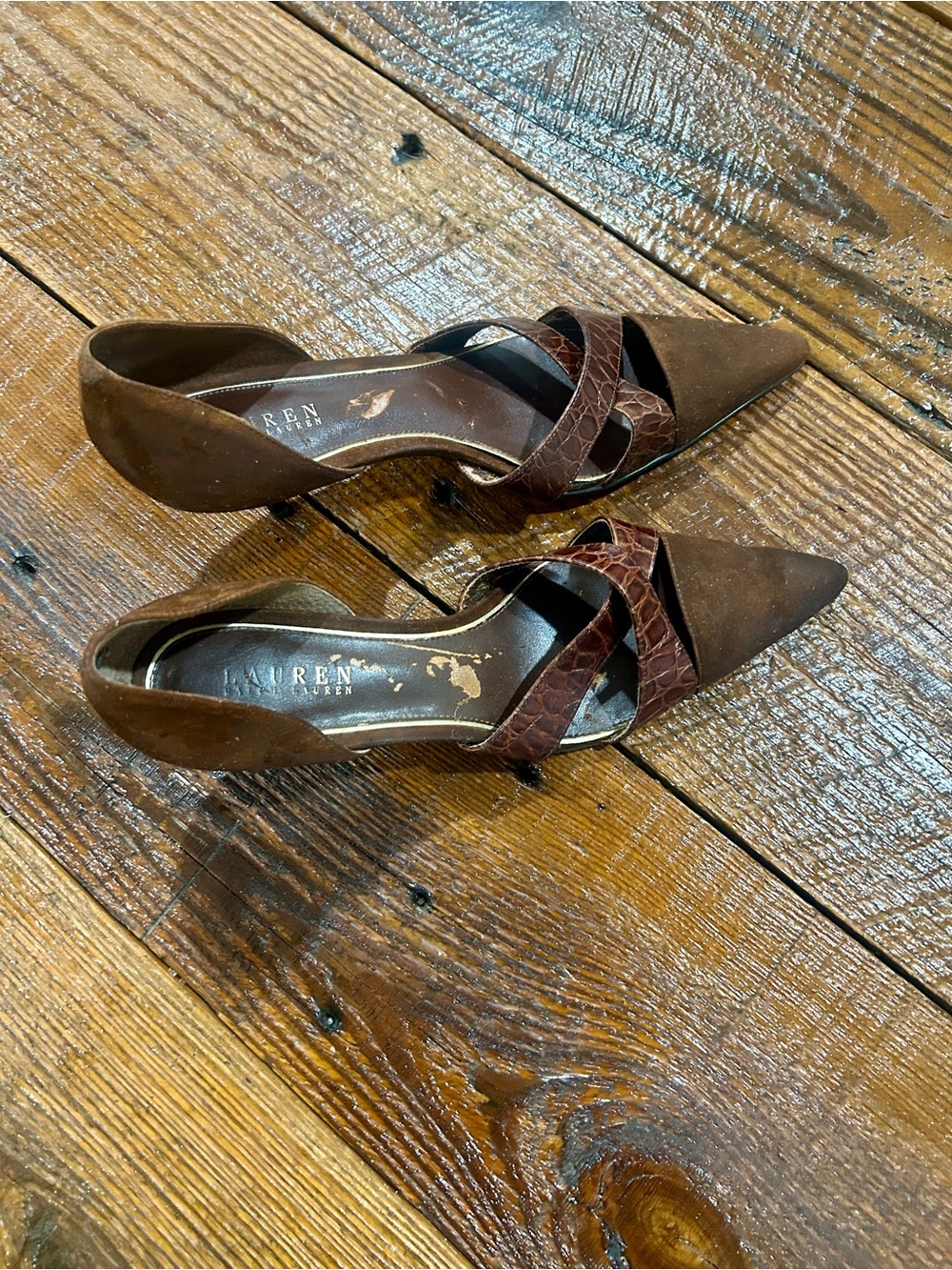 Lauren Ralph Lauren Brown Pointed-Toe Kitten Heel Pumps with Croc-Strap - Picture 3 of 5